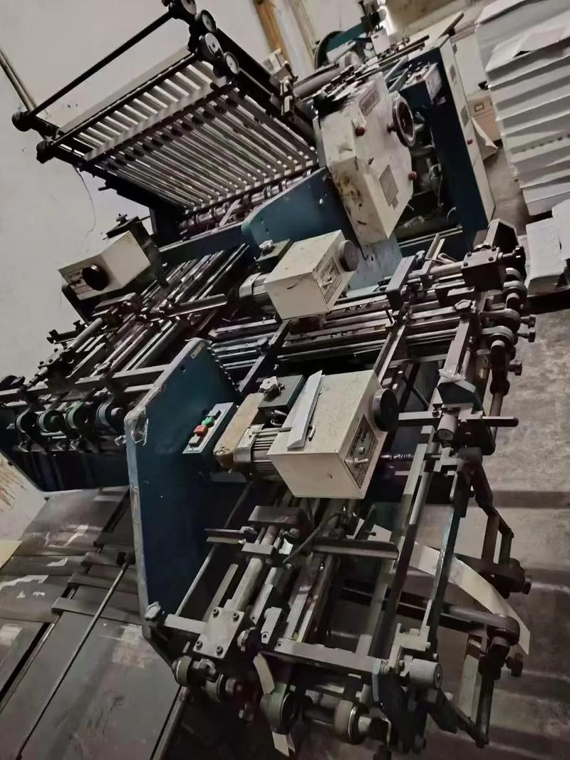 放四梭三刀折頁機(jī)